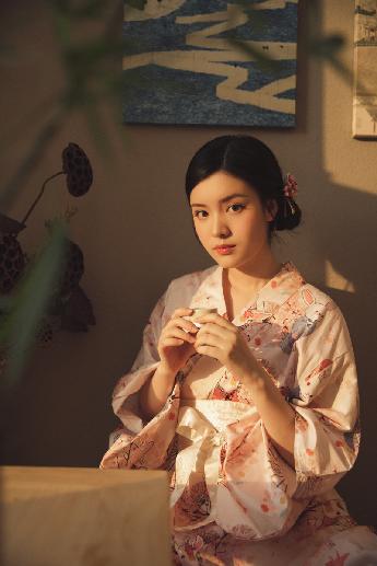 4P性侵？公交车惊魂！邻居<strong>催眠</strong>下，<strong>娇妻</strong>遭遇了什么？